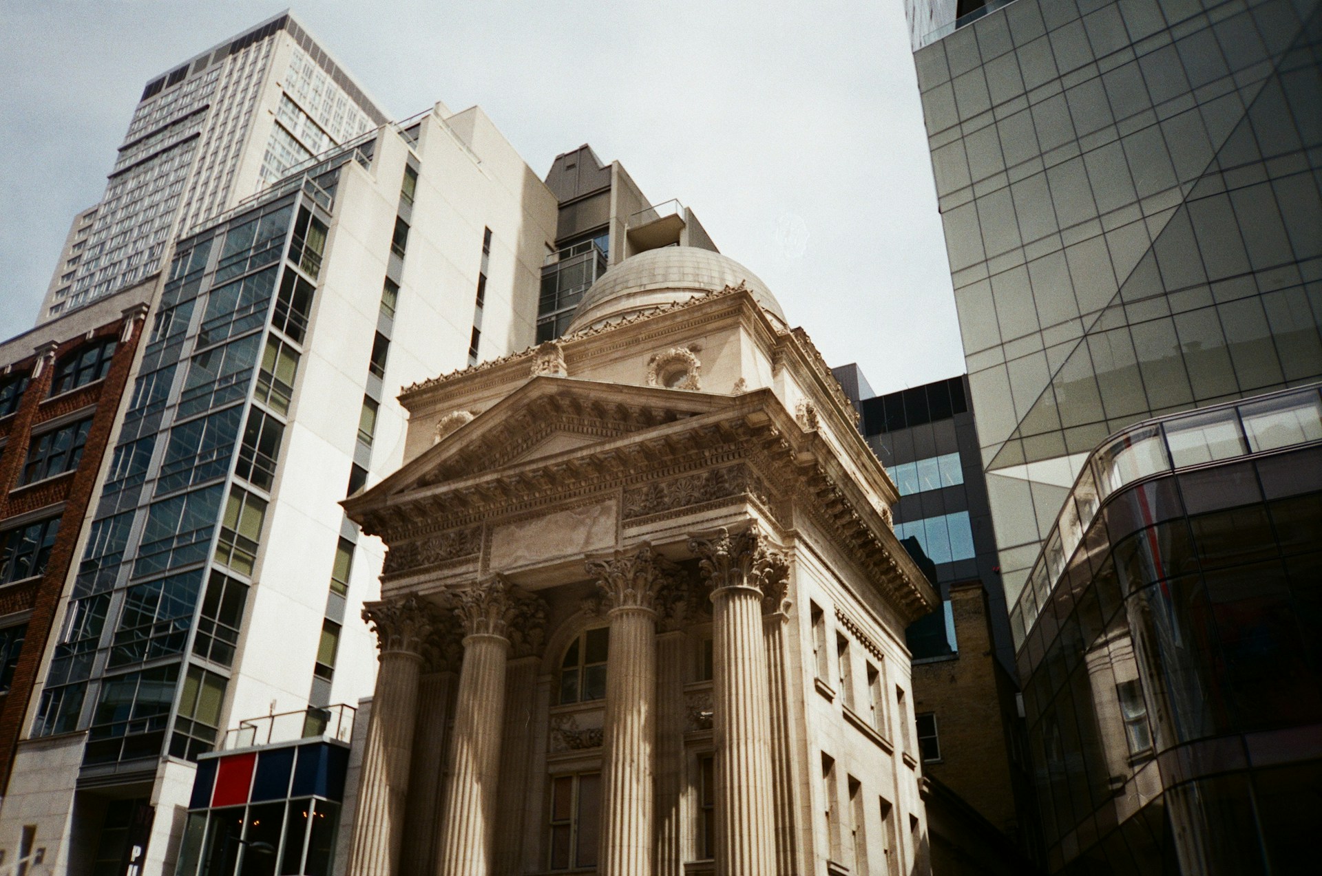American banks in Canada. Can they or can't they?